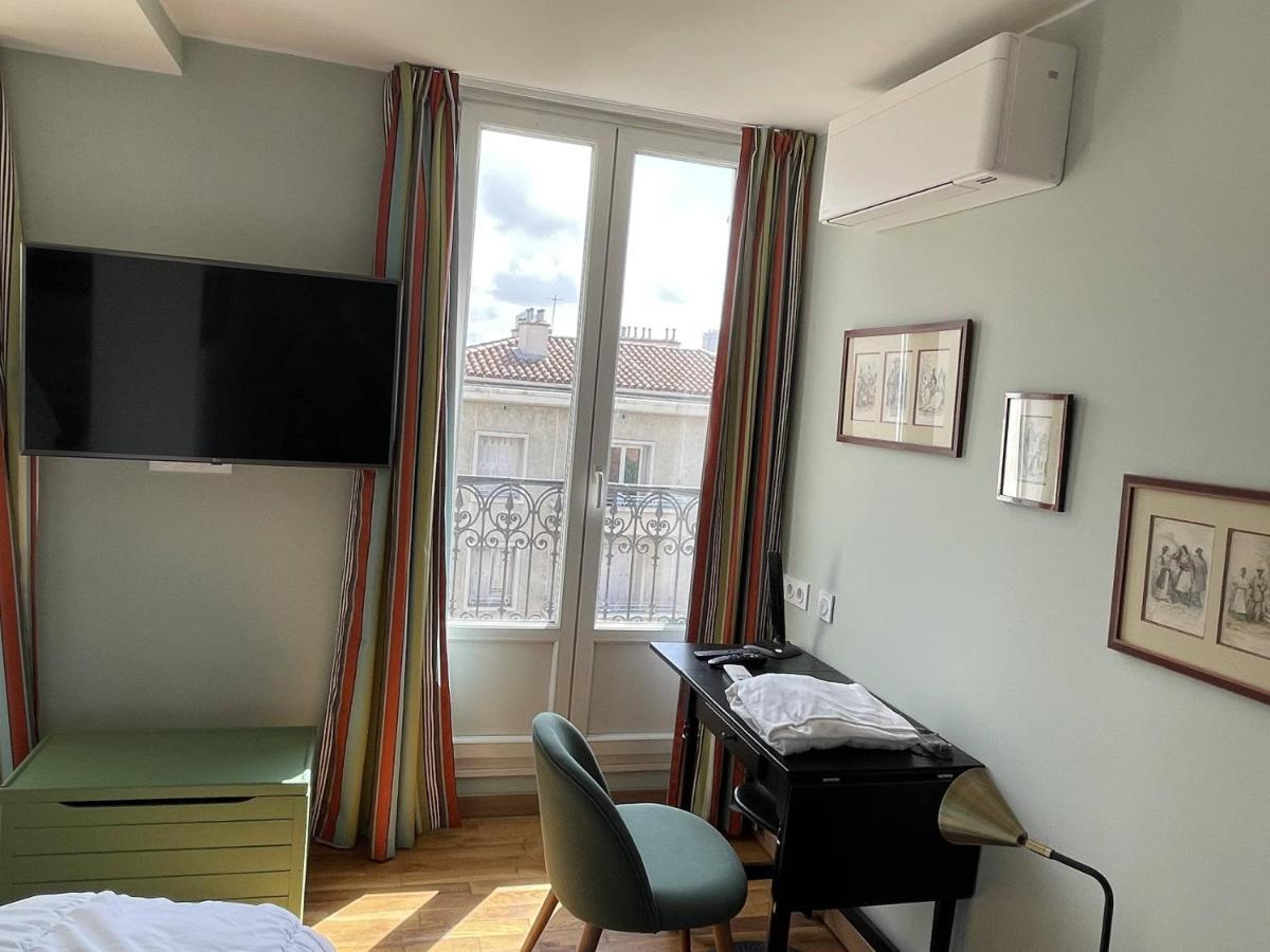 Appartement Mignon Calme Douillet Ascenseur Clim Etage Eleve Proche Parking Et Toutes Commodites Au Coeur Du Toulon Historique Kültér fotó