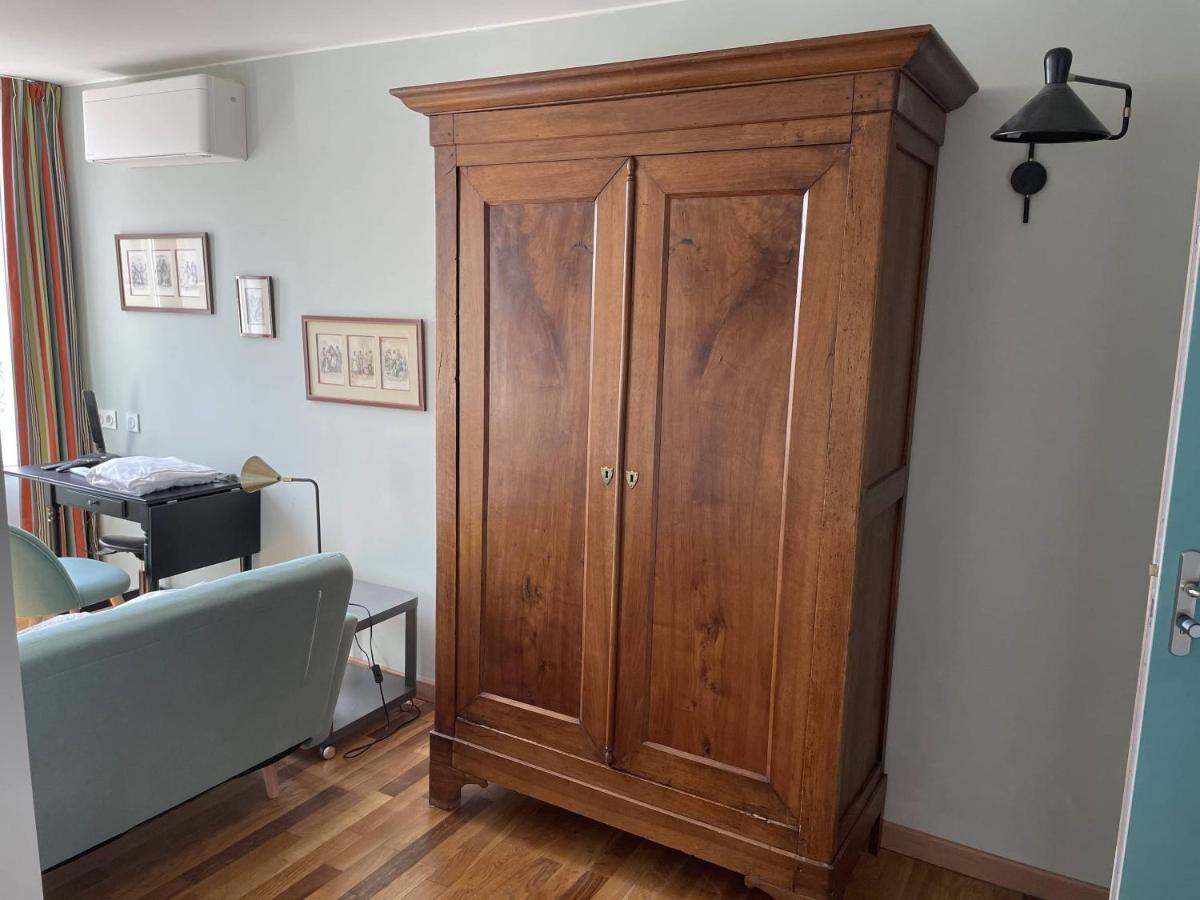 Appartement Mignon Calme Douillet Ascenseur Clim Etage Eleve Proche Parking Et Toutes Commodites Au Coeur Du Toulon Historique Kültér fotó