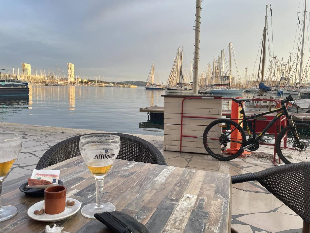 Appartement Mignon Calme Douillet Ascenseur Clim Etage Eleve Proche Parking Et Toutes Commodites Au Coeur Du Toulon Historique Kültér fotó