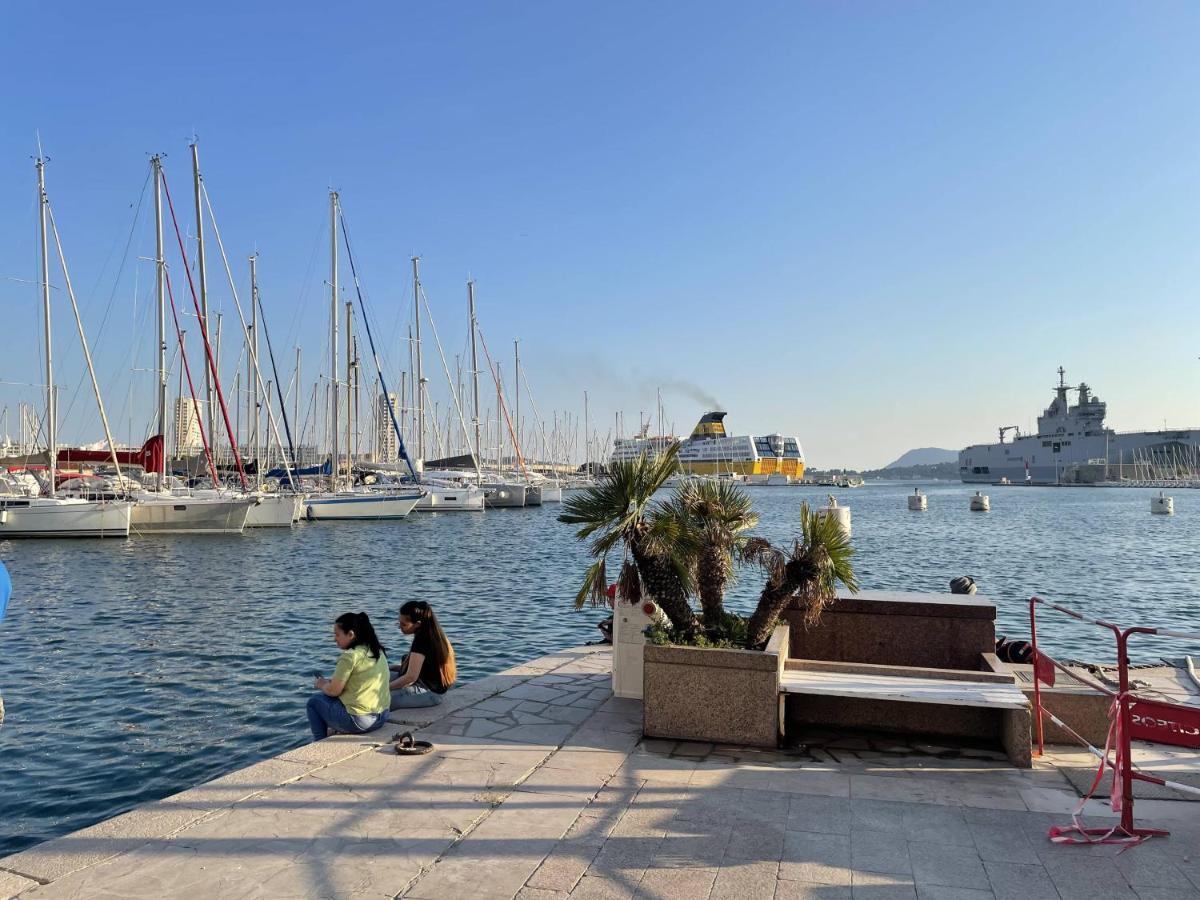 Appartement Mignon Calme Douillet Ascenseur Clim Etage Eleve Proche Parking Et Toutes Commodites Au Coeur Du Toulon Historique Kültér fotó