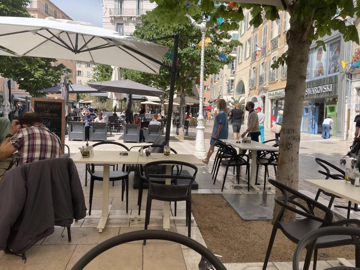 Appartement Mignon Calme Douillet Ascenseur Clim Etage Eleve Proche Parking Et Toutes Commodites Au Coeur Du Toulon Historique Kültér fotó