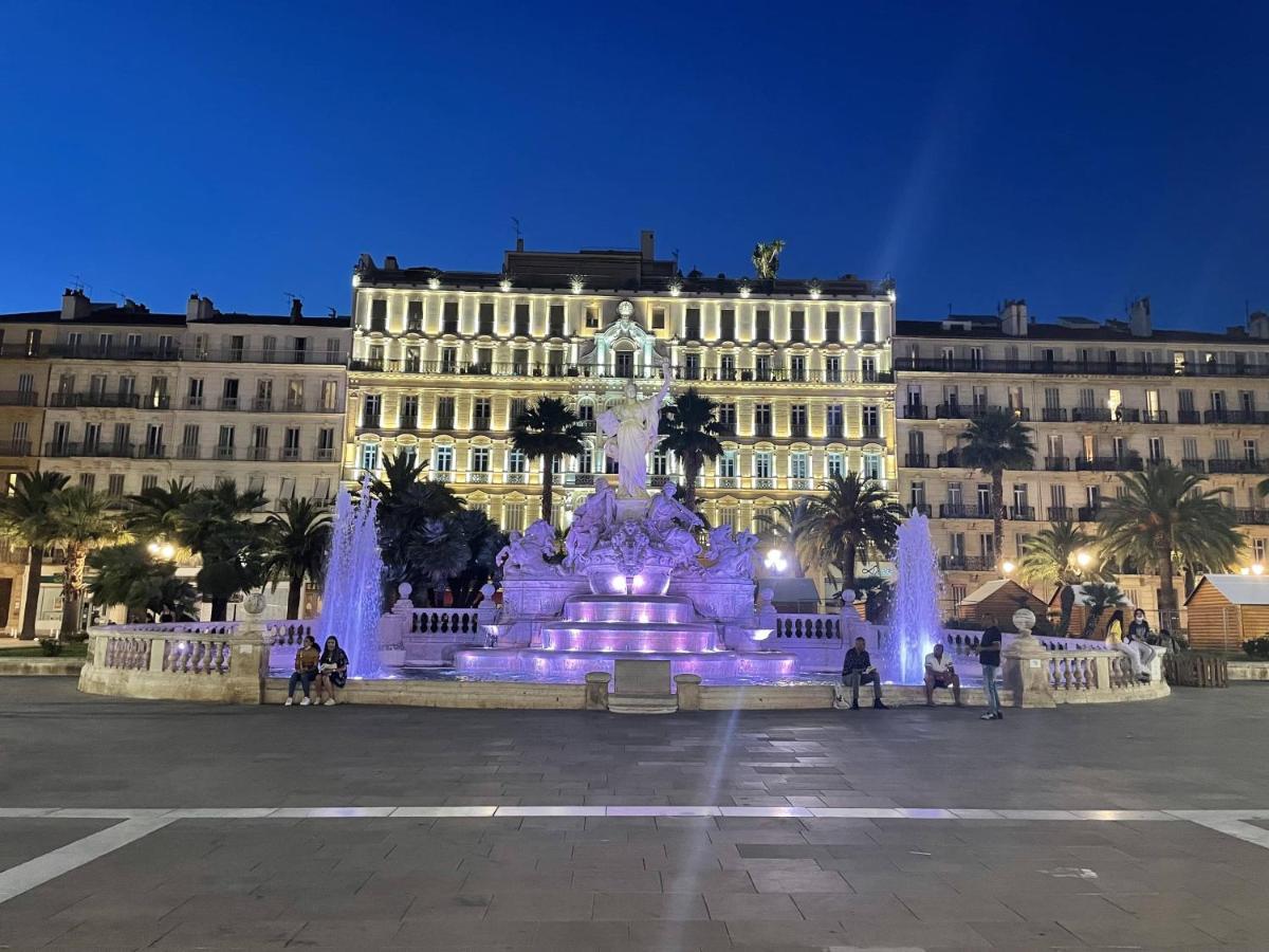 Appartement Mignon Calme Douillet Ascenseur Clim Etage Eleve Proche Parking Et Toutes Commodites Au Coeur Du Toulon Historique Kültér fotó
