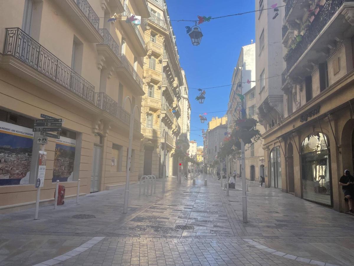 Appartement Mignon Calme Douillet Ascenseur Clim Etage Eleve Proche Parking Et Toutes Commodites Au Coeur Du Toulon Historique Kültér fotó