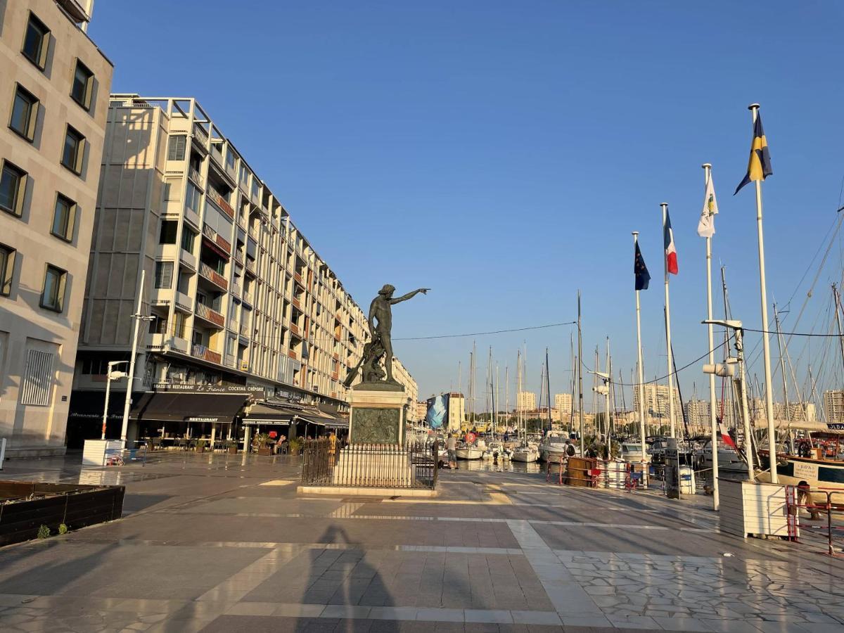 Appartement Mignon Calme Douillet Ascenseur Clim Etage Eleve Proche Parking Et Toutes Commodites Au Coeur Du Toulon Historique Kültér fotó