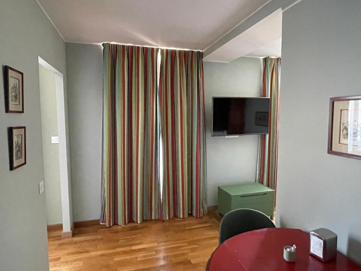 Appartement Mignon Calme Douillet Ascenseur Clim Etage Eleve Proche Parking Et Toutes Commodites Au Coeur Du Toulon Historique Kültér fotó