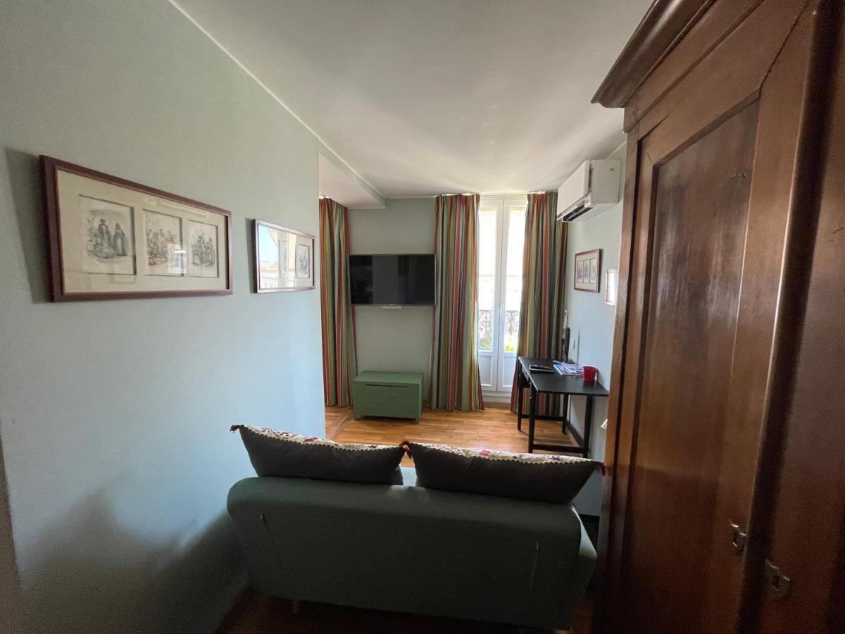 Appartement Mignon Calme Douillet Ascenseur Clim Etage Eleve Proche Parking Et Toutes Commodites Au Coeur Du Toulon Historique Kültér fotó